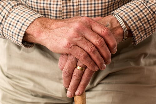 Hombre-mayor-con-edad-de-jubilacion-en-Estados-Unidos